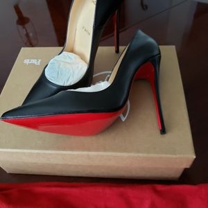Christian Louboutin So Kate pump